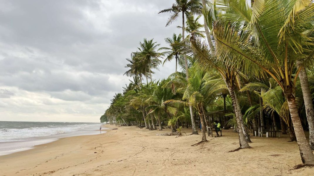 Plage de Grand-Béréby (Côte d'Ivoire).
