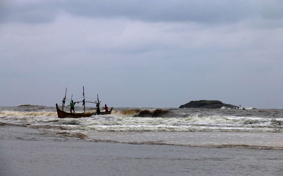 Pirogues de pêcheurs ghanéens sur la cote sud-ouest de Côte d’Ivoire. Pirogues de pêcheurs ghanéens sur la cote sud-ouest de Côte d’Ivoire.@Philippe Bourget