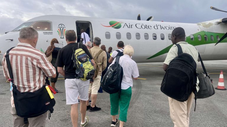 Embarquement sur la nouvelle ligne d'Abidjan à Korhogo, opérée par Air Côte d'Ivoire. @Bérengère Lauprète